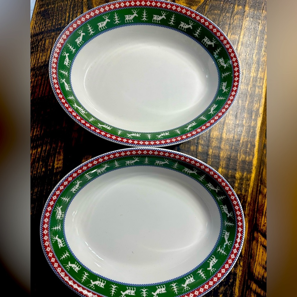Wedgwood Nordica Green Christmas Reindeer pattern
Oval veg 10” plate $35 each